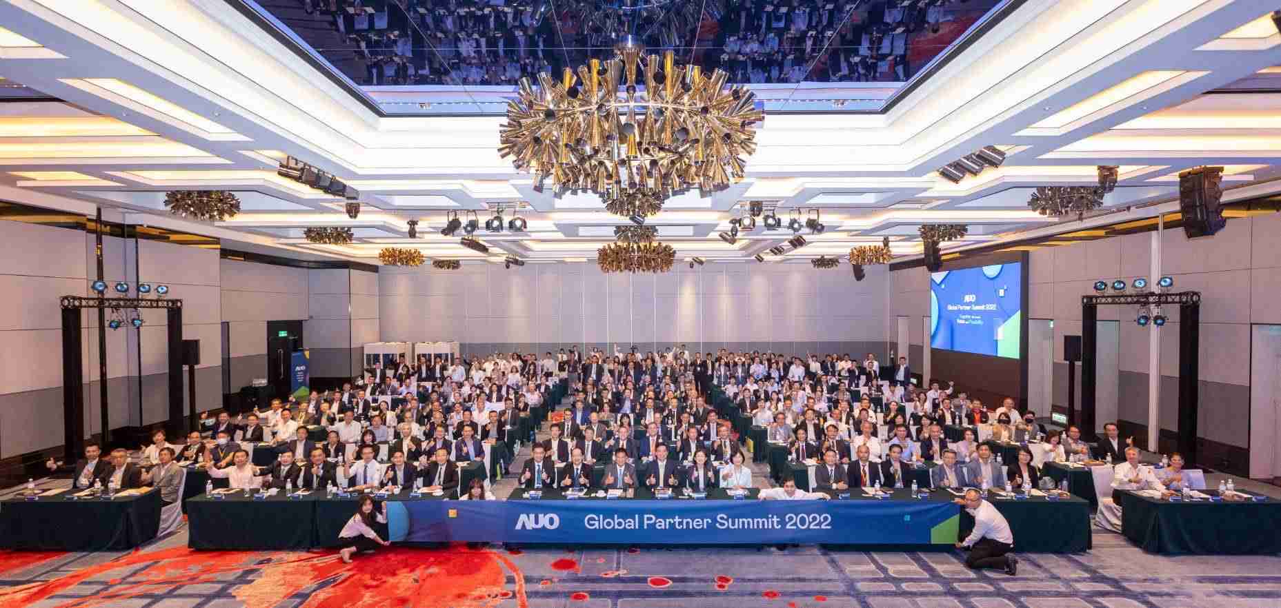 友達推動「安心、、、創新、、、用心、、、、同心、、、、盡心」五星職旅，，，為菲籍員工打造全方位照護，，，，首度贏得「人權實踐與發展領袖獎」殊榮